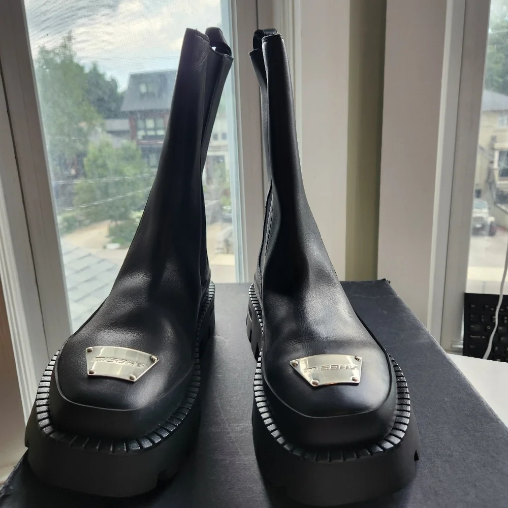 Misbhv Black 'The 2000' Chelsea Boots size 42 BNWB (no lid)